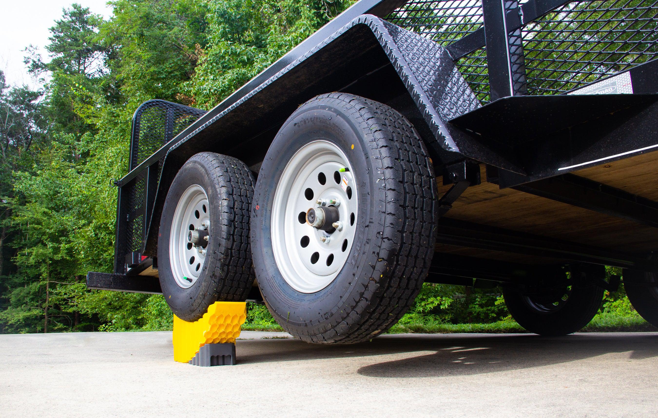 Camco Curved ATV Trailer Aid with Chock and Pad - Black Boar ATV